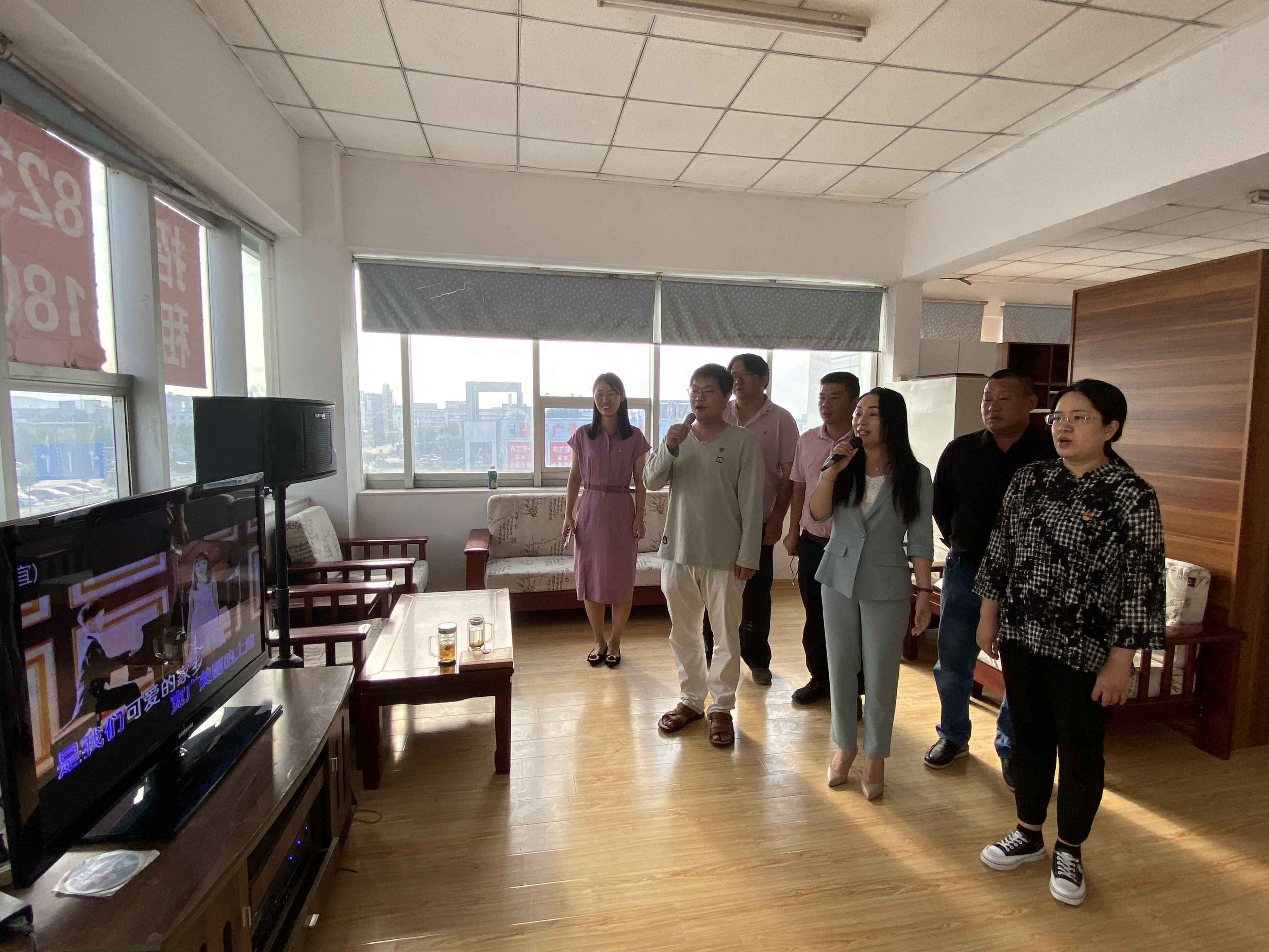 開展紅歌、司歌傳唱